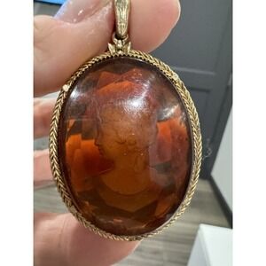 VINTAGE Large GOLDTONE LEAF INTAGLIO OVAL Pendant For Necklace W FAUCETED EDGE